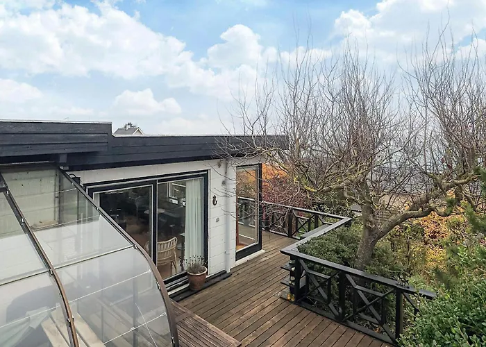 5 Person In Hesselager-by Traum *