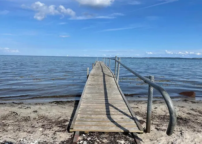 5 Person In Hesselager-by Traum